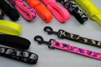 Leine Nylon 25mm x 2m mit Schlaufe, schwarzer Karabiner