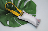 Beißwurst mit Squeaker, Feuerwehrschlauch 16 x 5,5 cm, 1 Schlaufe